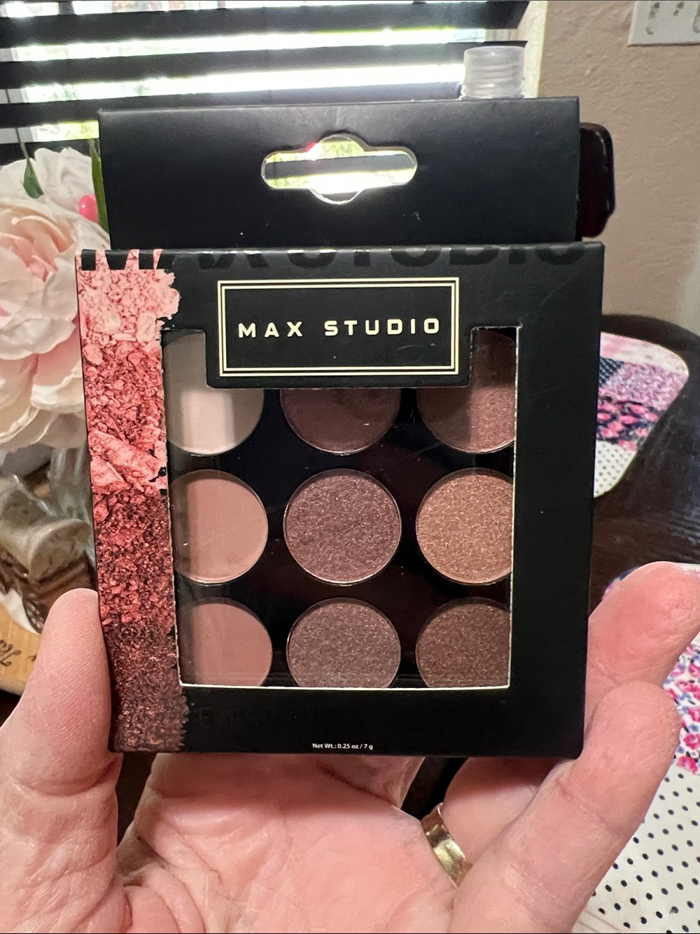 New Max Studio 9-Color Eyeshadow Palette – Rose and Brown Tones
